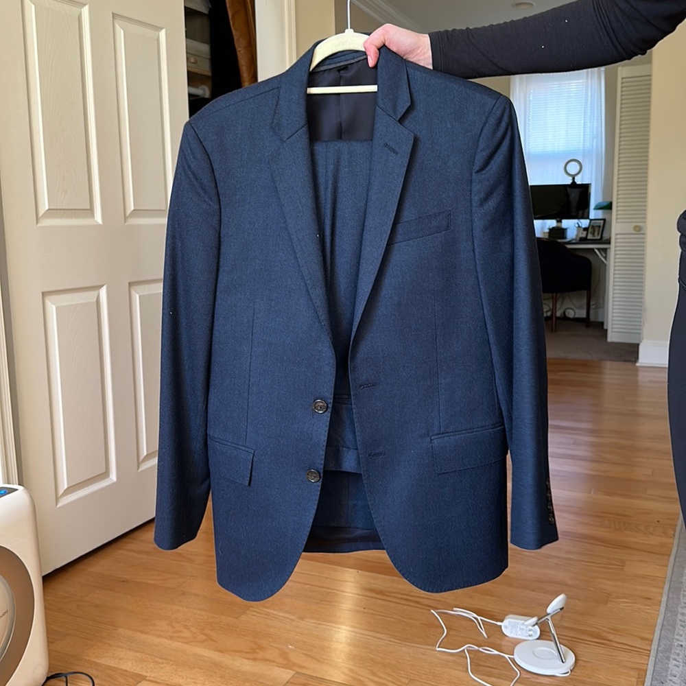Navy Italian Wool Ludlow Jcrew Suit— great condition
